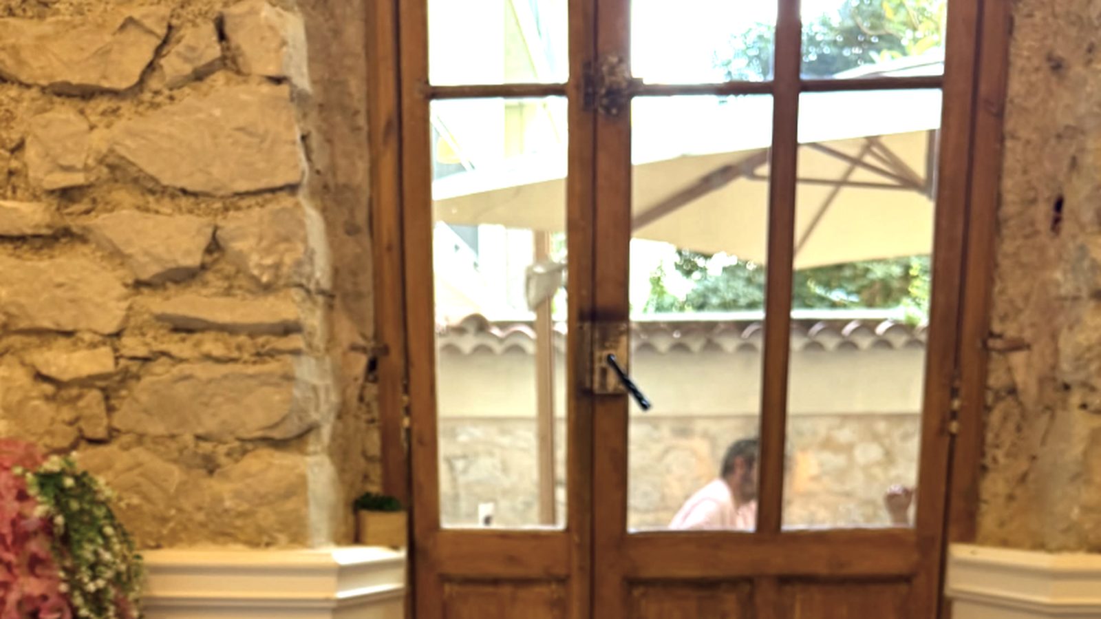 La salle du Terminus ouverte sur la terrasse